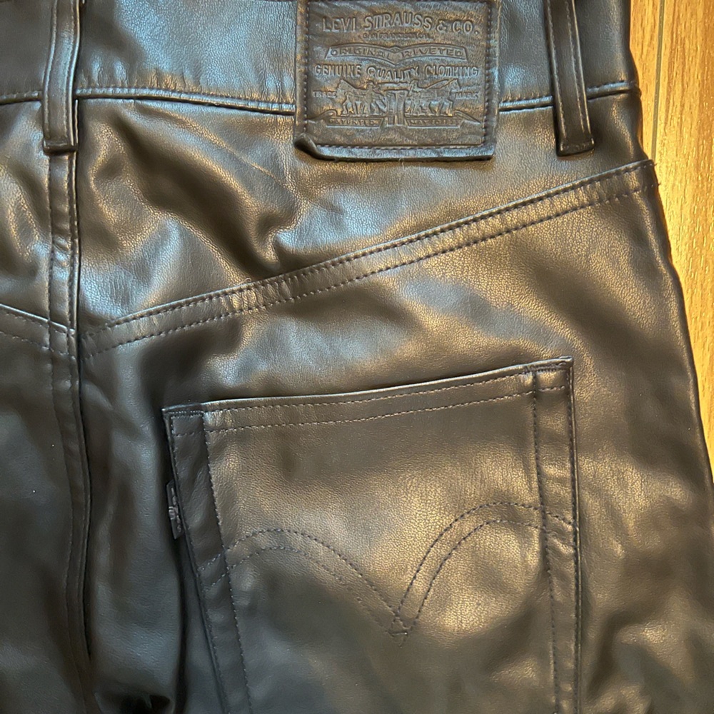 Levi ribcage faux leather pants size 26 - Picture 3 of 3
